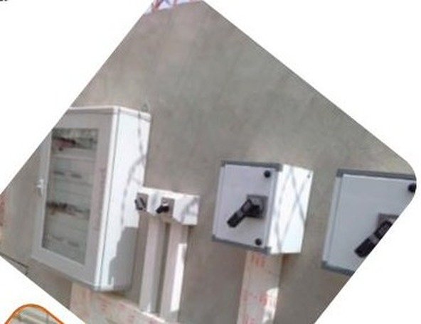 Coffrets et tableaux électriques installés sur une station Yara Oil
